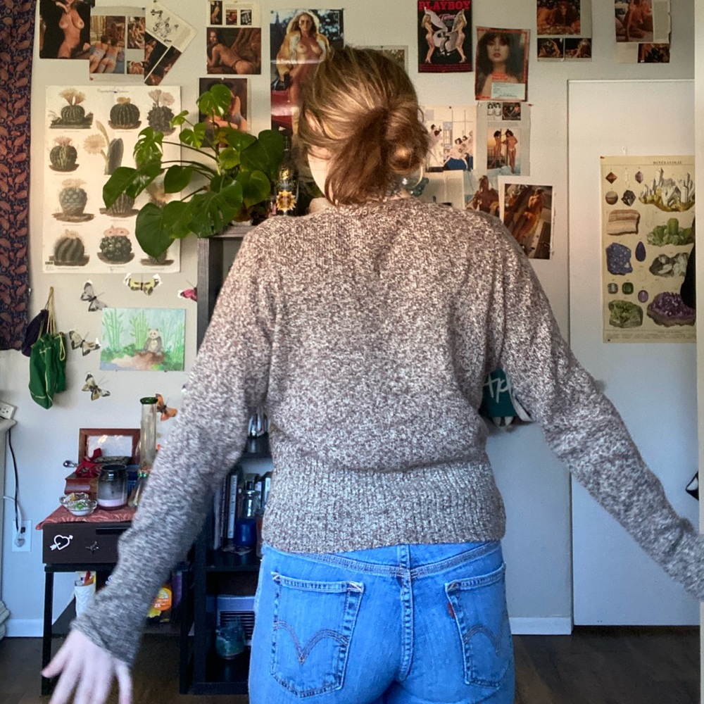 adorable sweater!